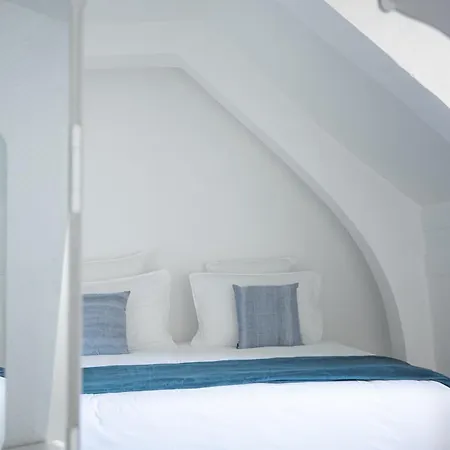 Avec Vue Sur Le Port *