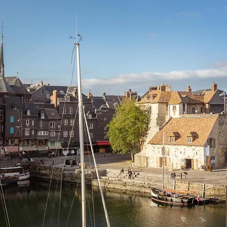 Avec Vue Sur Le Port