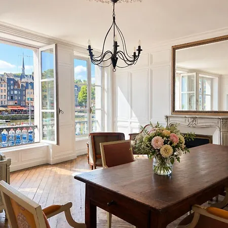 Avec Vue Sur Le Port Apartment