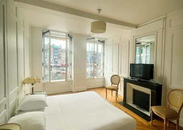 Avec Vue Sur Le Port